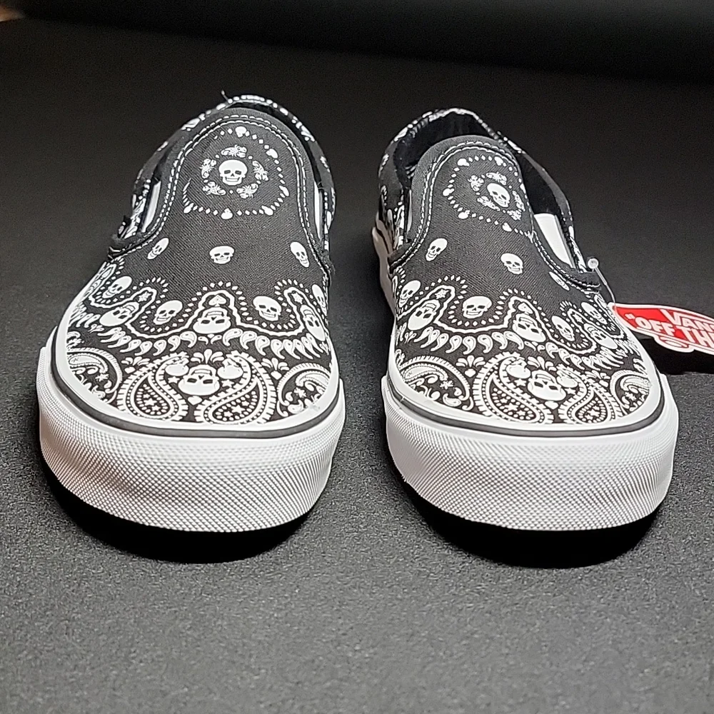 Vans Bandana Skull Classic Slip-On Shoes Women's 8.5 LAST ONE LEFT!!! - Picture 5 of 11